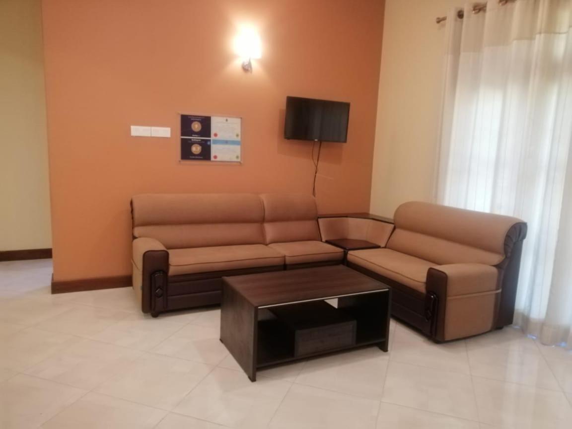 אנוראדפורה Golden Residence מראה חיצוני תמונה