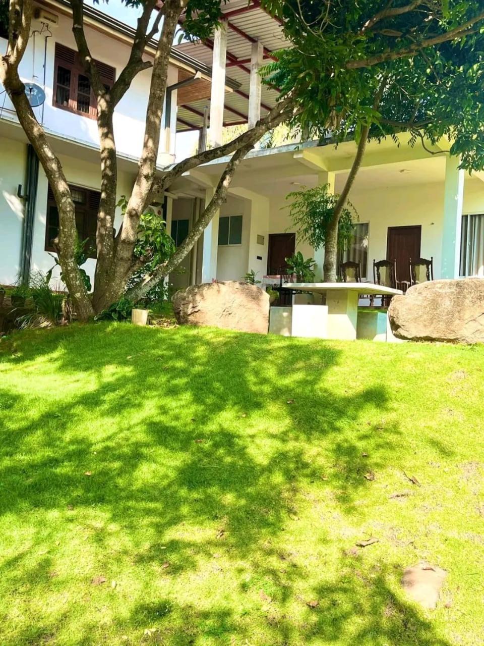 אנוראדפורה Golden Residence מראה חיצוני תמונה
